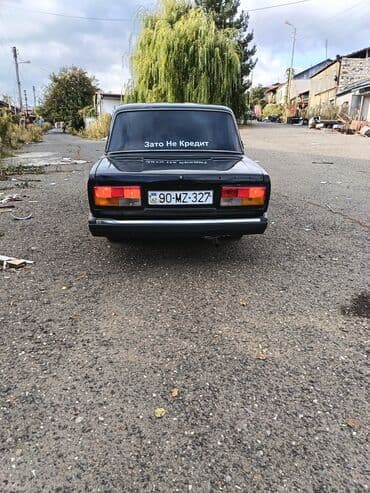 w210 disk: VAZ 2107, qara rəng, sedan. Xüsusiyyətlər: - Klassik “07” dizaynı — 1