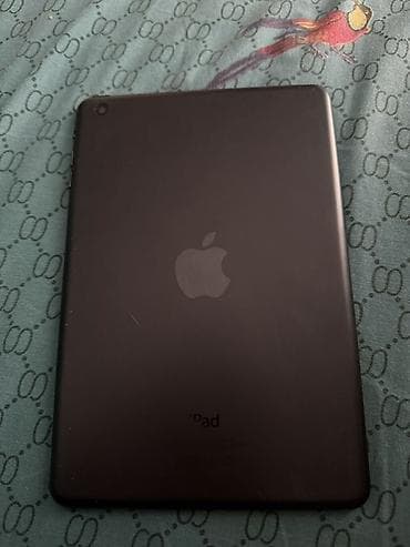 Apple iPad planşet - Model xətti: iPad (Apple loqolu, Home düyməli