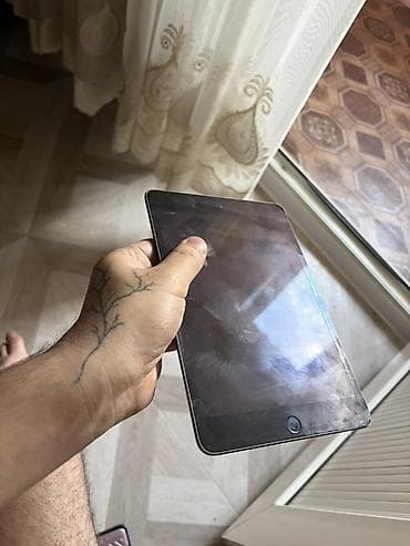 planşetlər ipad: İşlənmiş Apple iPad Mini, 7,9", 256 GB, Ünvandan götürmə — 7