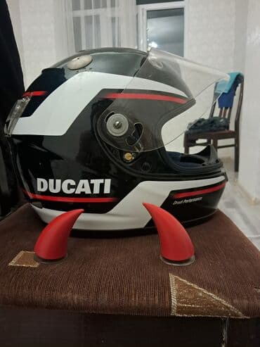 1)Ducati kask az işlənib yenidən seçilmir M-L razmerdi İçi yəni