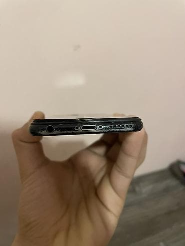 2 ci əl telefonlar iphone: IPhone 7, Qara, Qırıq — 6