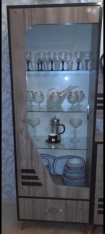 Vitrin şkaf – şüşəli servis dolabı - Material: ağac teksturalı — 1