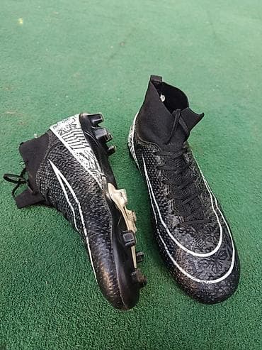 Məhsul: Futbol buçları - Rəng: Qara, ağ naxışlı detallarla - Üst — 3