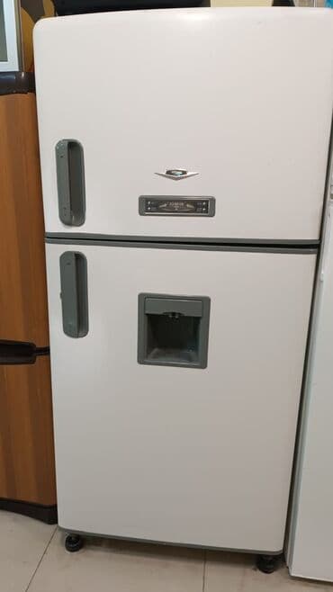 İki qapılı soyuducu Xüsusiyyətlər: - Üst qapıda dondurucu bölmə, alt