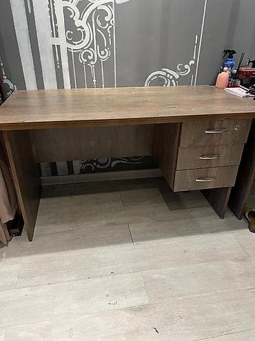 стол угловой офисный: Для сотрудника, Прямоугольный стол — 1