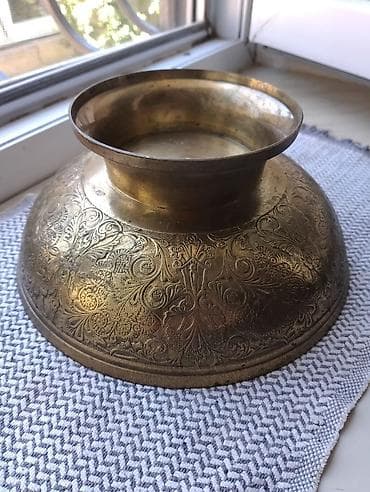 mis tavalar: Mis qab – əl işi oyma naxışlı. - Material: bərk mis (saralmış — 1