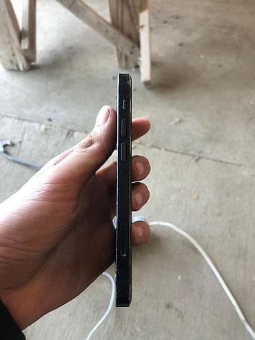 iphone se: IPhone 12 mini, 64 GB, Qara, Face ID — 3