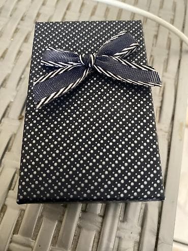 Muncuqlar: Gümüş rəngli zərif boyunbağı – qutu ilə - Zəncir: incə, parlaq gümüş — 2