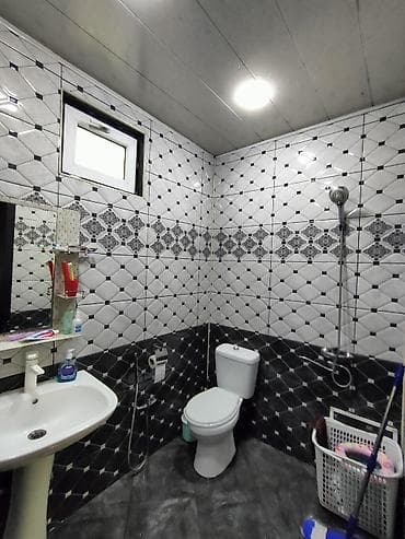 iceri şeherde kiraye evler: 3 otaqlı geniş mənzil – müasir interyer - Geniş salon: künc divan — 6