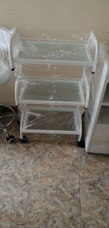 8 mart hədiyyələri: Etejerka Şüşəli üç mərtəbə Daşıyıcı Katalka Tibbi təkərli daşıyıcı — 9