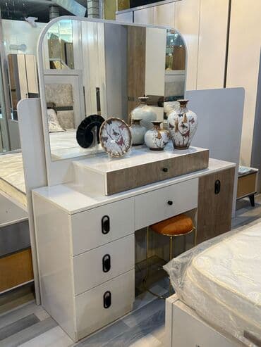 стол для наращивания ногтей: Новый, Трюмо, Ламинат, Есть кредит, Бесплатная доставка в черте города — 1