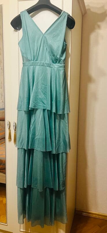 qırmızı kupalnik: Don satilir s m (36.38) razmer 40.manat — 3