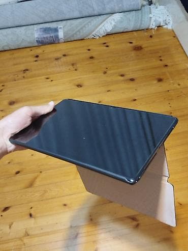 tablet 2 el: Planşet + qapaqlı üzlük - Ekran: təxminən 10 düym, parlaq şüşə panel — 1