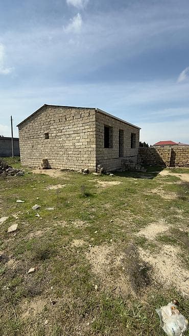 107 kv. m, 3 otaqlı, Kommunal xətlər qoşulmayıb