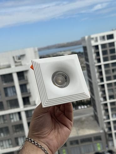 керосиновая лампа: Fotodakı bahalı spotlar, sayları az qaldığı üçün topdan satış — 3