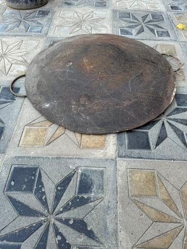 quzu eti mal eti: Dəmir sac tava – iri ölçülü, iki yan qulplu. - Material: qalın — 3