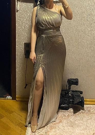 donlar ucuz: - Qızılı parlaqlığa malik, tünd boz-qızılı tonlarda, tək çiyinli gecə — 2