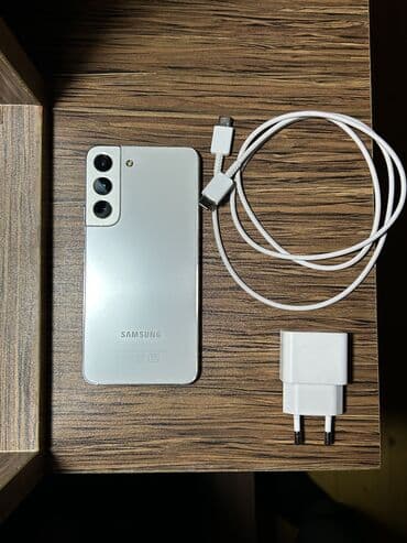 telefon ekran şəkilləri: Samsung Galaxy S22, rəng - Gümüşü, Simsiz şarj — 3