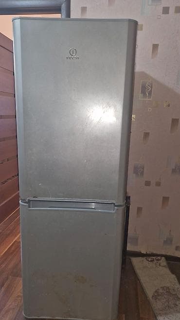 2 qapılı Indesit Soyuducu Satılır, rəng - Boz