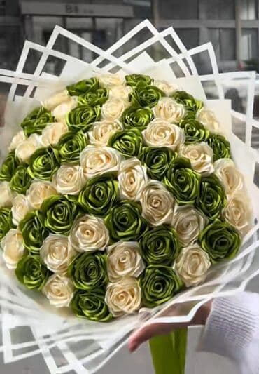 süni gul: Sifarisle hazirlanir — 15