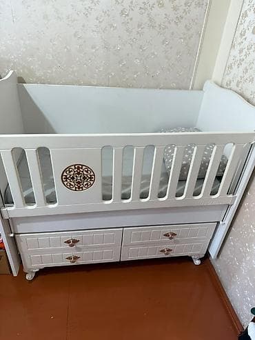 Beşiklər: Oğlan və qız üçün, İşlənmiş, Dördbucaq, Beşik, Dəst ilə, Matras ilə, Yellənmə mexanizmsiz — 4
