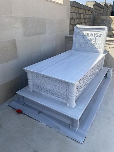 ad gunu ev dekoru: Ağ mərmərdən hazırlanmış məzarüstü abidə - Material: Tamamilə təbii — 2
