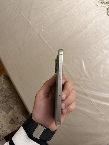 usaq kamera: IPhone 15 Pro, Natural Titanium, Face ID — 3