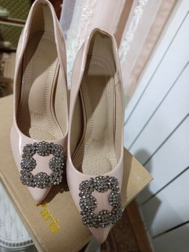 Məhsul: Qadın klassik tufliləri - Rəng: Pudra/nyud - Material: Parlaq