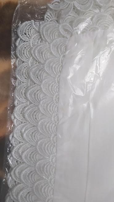 yeni il xoncalari: Ağ rəngdə dekorativ süfrə/örtük - Material: Parlaq toxumalı parça — 1