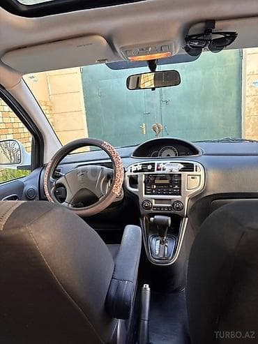 qatlanan guzgu: Hyundai Matrix: 1.6 l | 2009 il Van/Minivan — 5