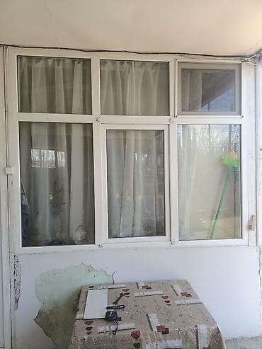 qab gülü: Salam, pəncərə təzə kimidi, qapınında bircə petlesi deyişmelidi - — 2