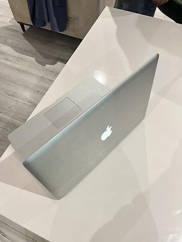 Masaüstü kompüterlər və iş stansiyaları: Apple MacBook Pro noutbuku - Korpus: gümüş rəngli alüminium unibody — 1