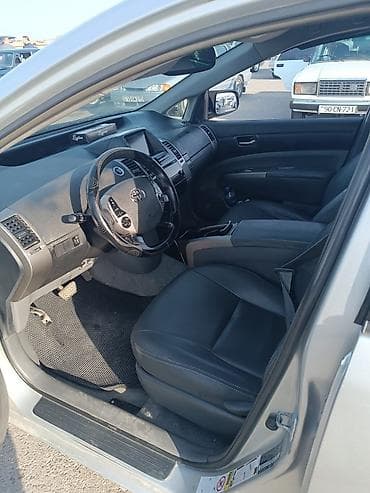 Toyota Prius (2-ci nəsil) – hibrid hetçbek - Gümüşü rəng, 5 qapı -