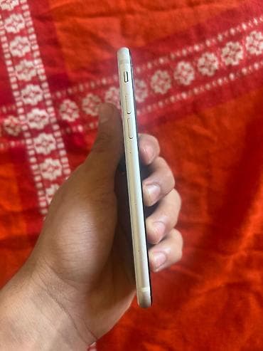mac utu feni: IPhone SE, White Titanium, Barmaq izi — 3