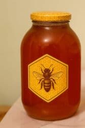 keci sudunun qiyməti: Dağ balı min bir dərdin dərmanı Qaratikan BALI 1kq-50AZN . bal — 1