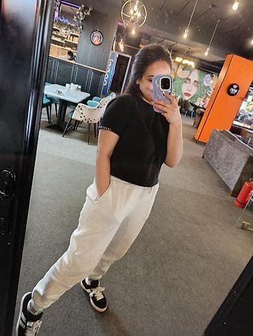 Baş geyimləri: ŞƏRTLƏRİ OXUYUB SONRA YAZIN!!! İş saatı 4 dən sora.40 azn maaş — 1