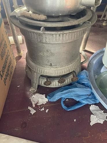 demir gul qablari: Antik kecmişin güzgü nöyt maşınkası gülab qabı məişət əşyaları dəsti — 2