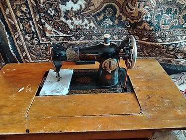 tikiş maş: Mexanik tikiş maşını – stol ilə - Klassik mexaniki quruluş: sağ — 2