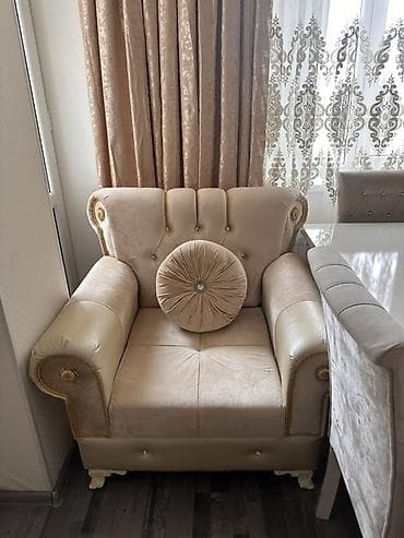 klassik mebel destleri: İşlənmiş, Kreslo — 1