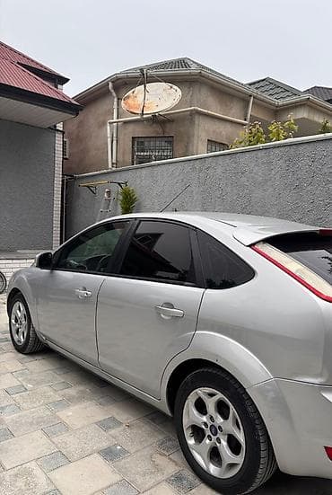 elantra duman: Ford Focus – gümüşü rəng, 5 qapılı hetçbek. Texniki və xarici — 3