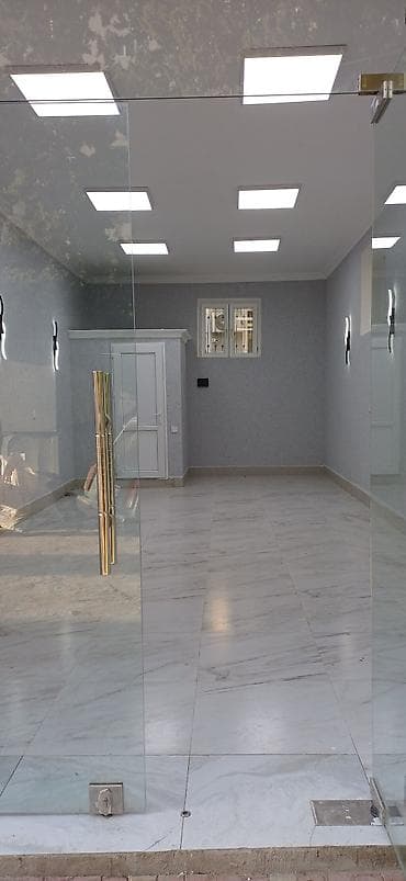 Daşınmaz əmlak: İCARƏYƏ VERİLİR – vitrinli kommersiya obyektı - Ön fasadda geniş şüşə — 3