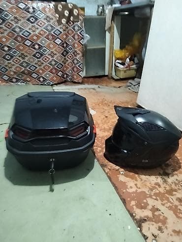 Moped/Motosiklet aksesuar dəsti - Tam üzlü qara kask: Aerodinamik — 1