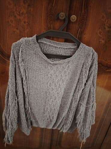 Yaxsi vəziyətdədir. 35 azn alınıb l razmerdi azn satılır