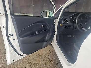 toyota satış mərkəzi: Kia Rio: 1.6 l | 2013 il Sedan — 2