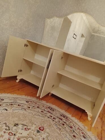 полка для цветов: Трюмо — 1