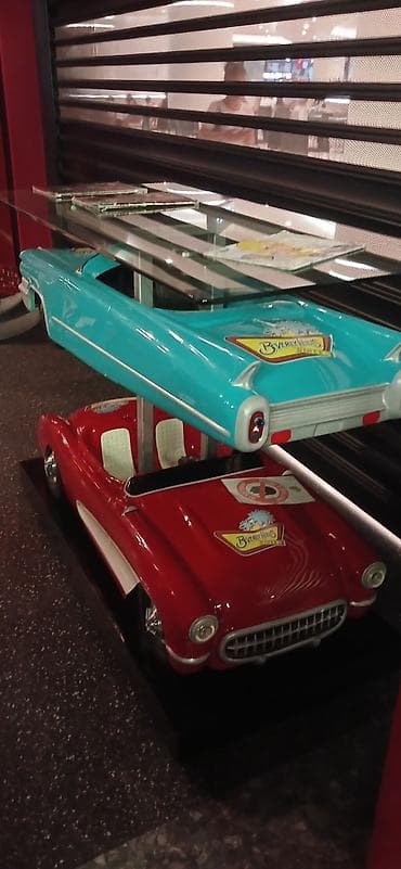 divan desti: Satılır: Retro “American diner” üslubunda avtomobil temalı restoran — 4