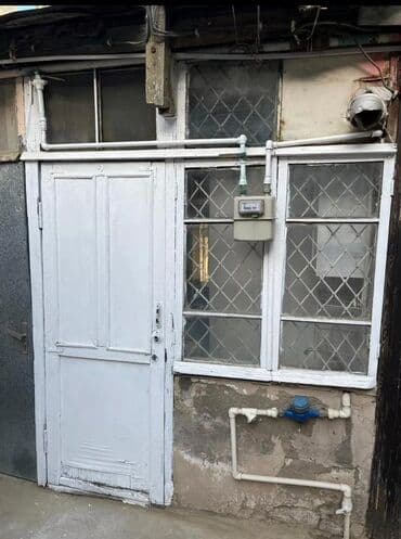 naximov kucesi: İcərişəhər metrosunan 300 m. məsafədə, Abdulla Şaiq 5 kücəsində — 5