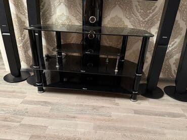 şüşə polka: Düz TV altlığı, Polkalı, Şüşəli — 2