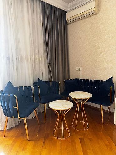 divan desti: Mebel dəsti – zərif qızılı detallar və tünd mavi məxmər Tərkibi: - 2 — 1