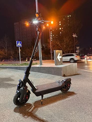 Segway Ninebot max g3 Maks. sürət 45 km/s. Maks. yürüş 80 km. Qabaq